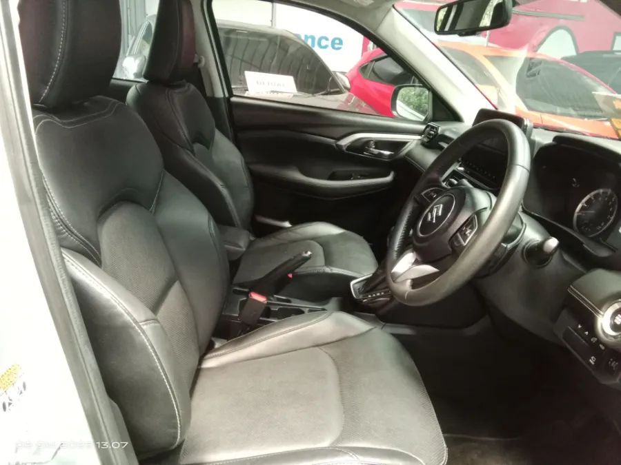 Foto Mobil Bekas Kabin Depan Suzuki Grand Vitara 1.5 GX Hybrid tahun 2023
