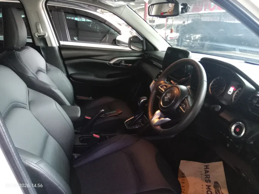 Foto Mobil Bekas Kabin Depan Suzuki Grand Vitara 1.5 GX Hybrid tahun 2023