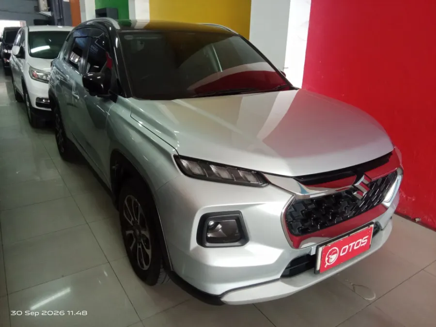 Foto Mobil Bekas Kanan Depan Suzuki Grand Vitara 1.5 GX Hybrid tahun 2023