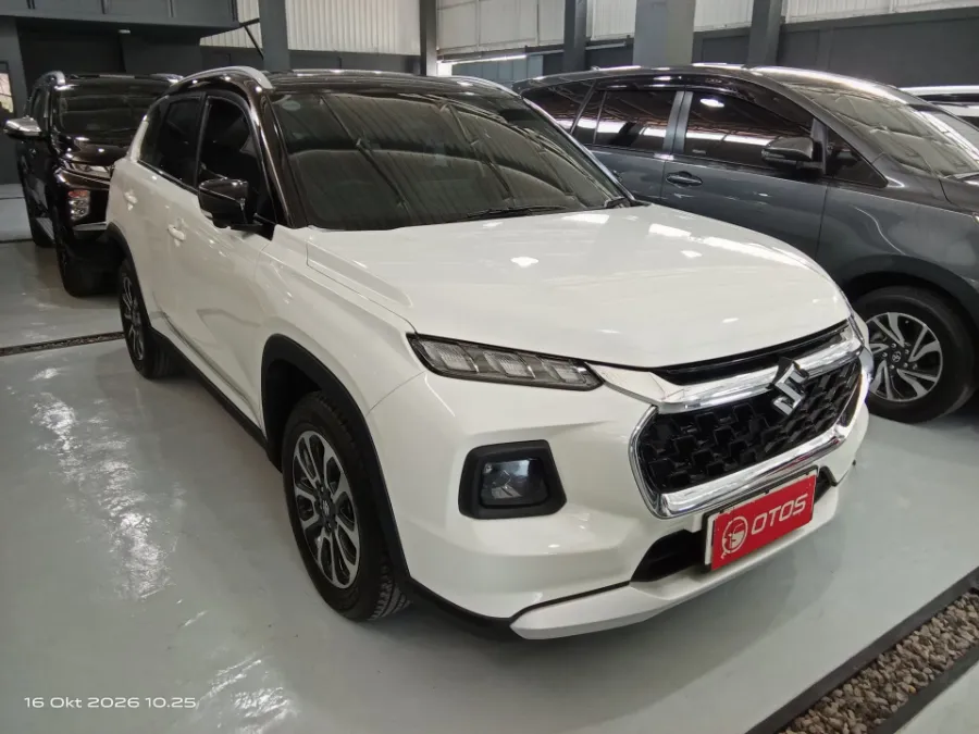 Foto Mobil Bekas Kanan Depan Suzuki Grand Vitara 1.5 GX Hybrid tahun 2023
