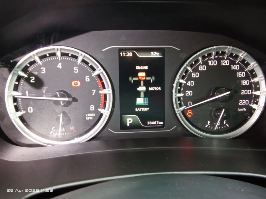 Foto Mobil Bekas Odometer Suzuki Grand Vitara 1.5 GX Hybrid tahun 2023