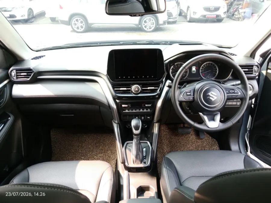 Foto Mobil Bekas Dashboard Suzuki Grand Vitara 1.5 GX Hybrid tahun 2024