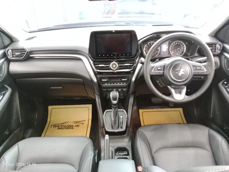 Foto Mobil Bekas Dashboard Suzuki Grand Vitara 1.5 GX Hybrid tahun 2024