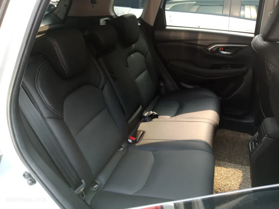 Foto Mobil Bekas Kabin Belakang Suzuki Grand Vitara 1.5 GX Hybrid tahun 2024