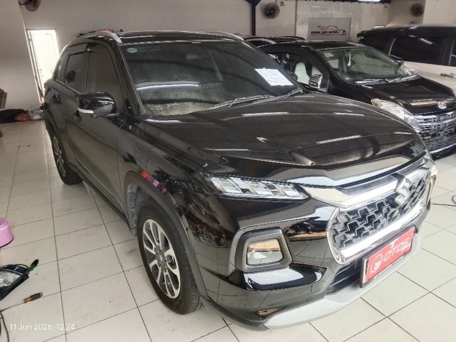 Foto Mobil Bekas Kanan Depan Suzuki Grand Vitara 1.5 GX Hybrid tahun 2024