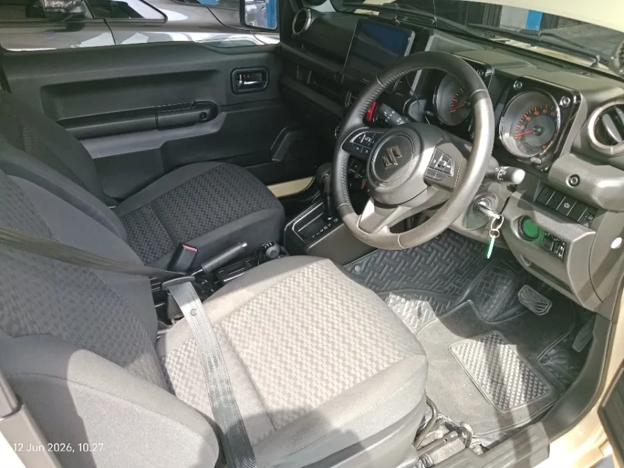 Foto Mobil Bekas Kabin Depan Suzuki Jimny 1.5 4x4 tahun 2019