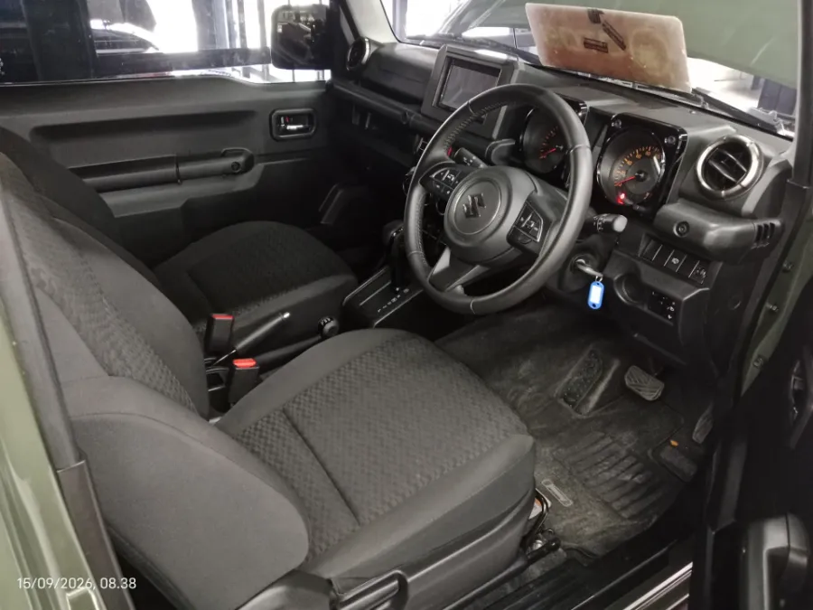 Foto Mobil Bekas Kabin Depan Suzuki Jimny 1.5 4x4 tahun 2019
