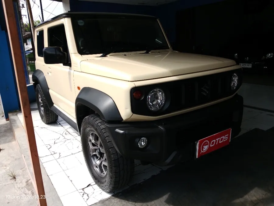 Foto Mobil Bekas Kanan Depan Suzuki Jimny 1.5 4x4 tahun 2019