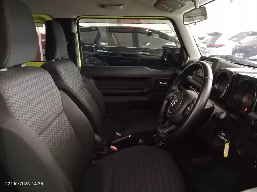 Foto Mobil Bekas Kabin Depan Suzuki Jimny 1.5 4x4 tahun 2020