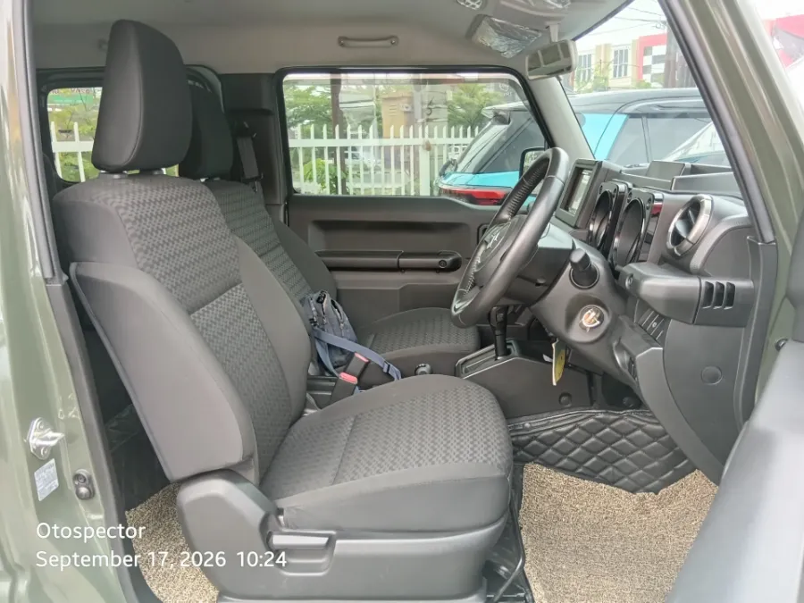 Foto Mobil Bekas Kabin Depan Suzuki Jimny 1.5 4x4 tahun 2020