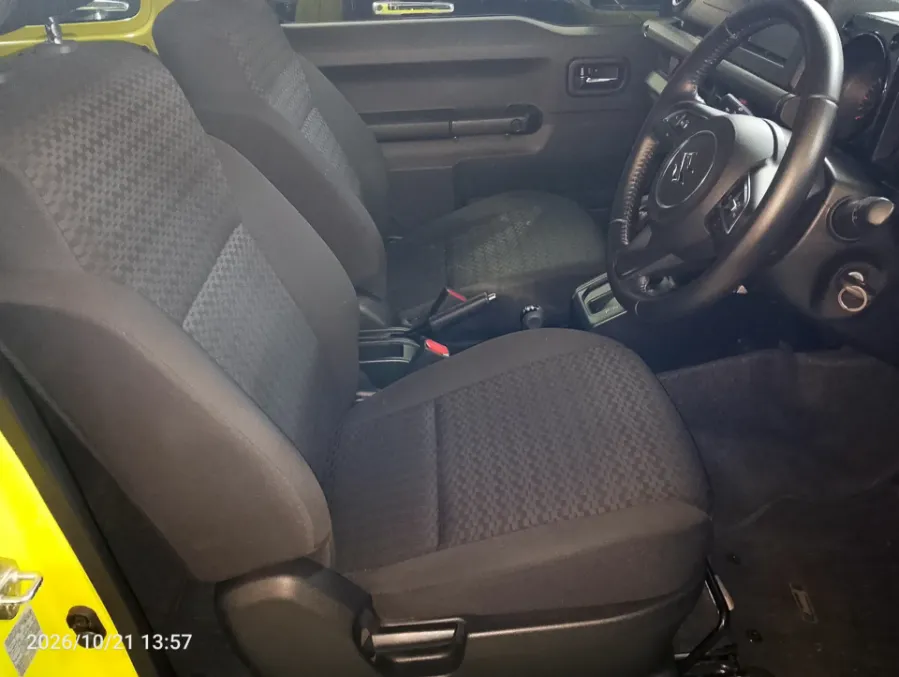Foto Mobil Bekas Kabin Depan Suzuki Jimny 1.5 4x4 tahun 2020