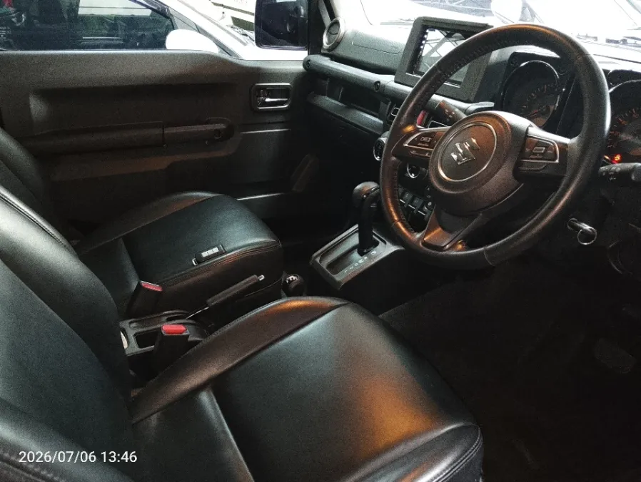 Foto Mobil Bekas Kabin Depan Suzuki Jimny 1.5 4x4 tahun 2022