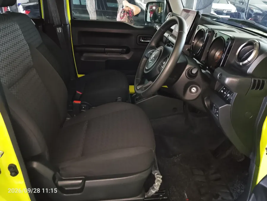 Foto Mobil Bekas Kabin Depan Suzuki Jimny 1.5 4x4 tahun 2023