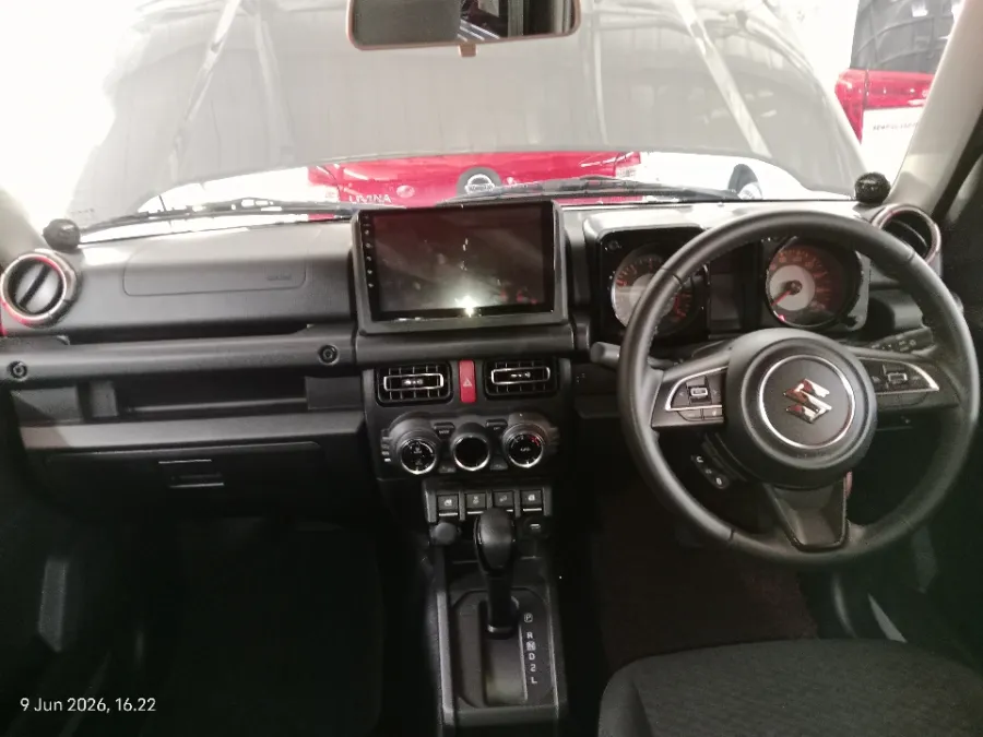 Foto Mobil Bekas Dashboard Suzuki Jimny 1.5 4x4 tahun 2024