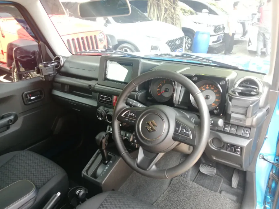 Foto Mobil Bekas Dashboard Suzuki Jimny 1.5 4x4 tahun 2024