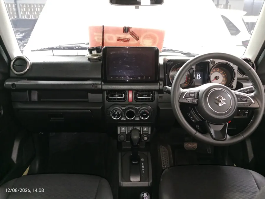 Foto Mobil Bekas Dashboard Suzuki Jimny 1.5 4x4 tahun 2024