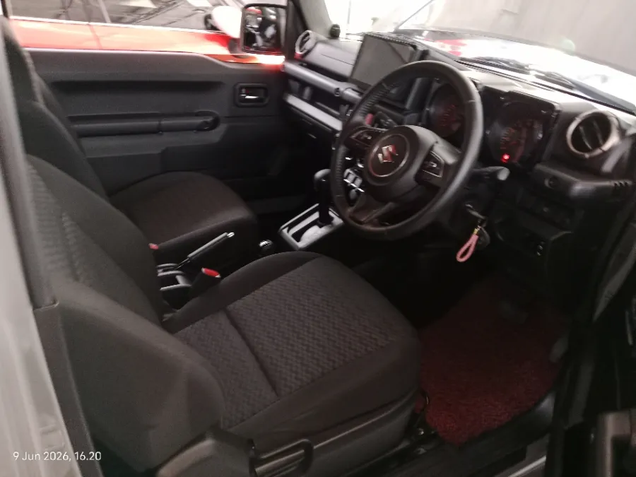 Foto Mobil Bekas Kabin Depan Suzuki Jimny 1.5 4x4 tahun 2024