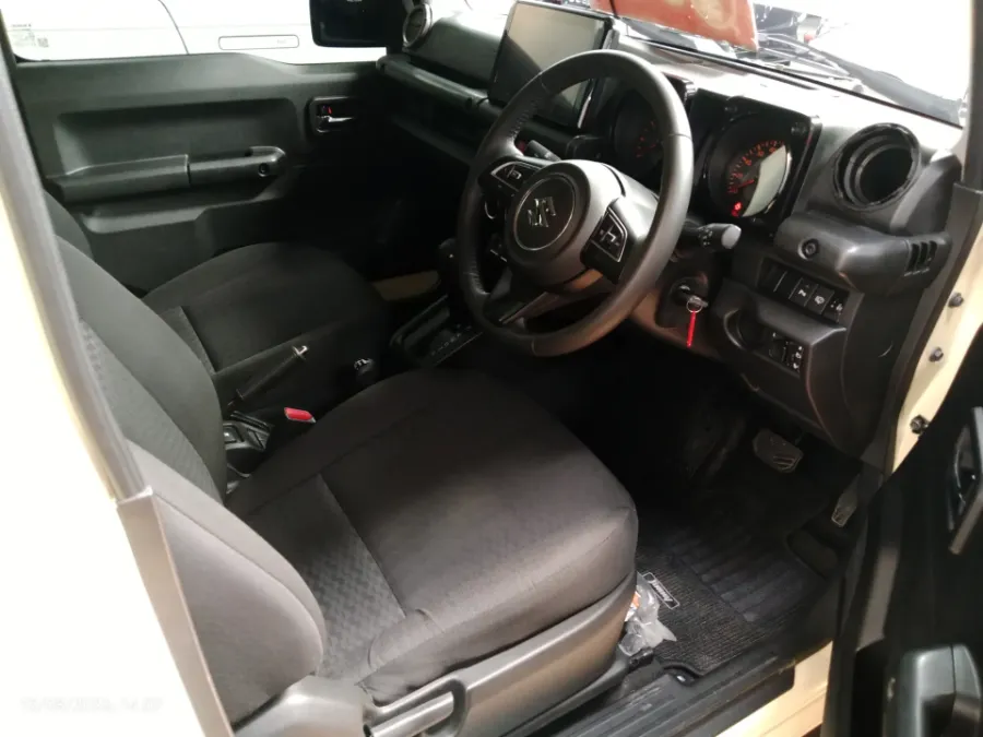 Foto Mobil Bekas Kabin Depan Suzuki Jimny 1.5 4x4 tahun 2024