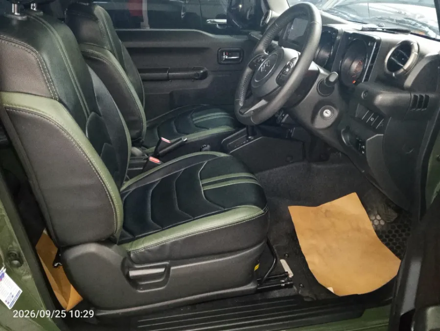 Foto Mobil Bekas Kabin Depan Suzuki Jimny 1.5 4x4 tahun 2024