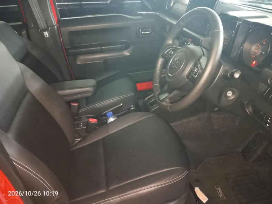 Foto Mobil Bekas Kabin Depan Suzuki Jimny 1.5 4x4 tahun 2024