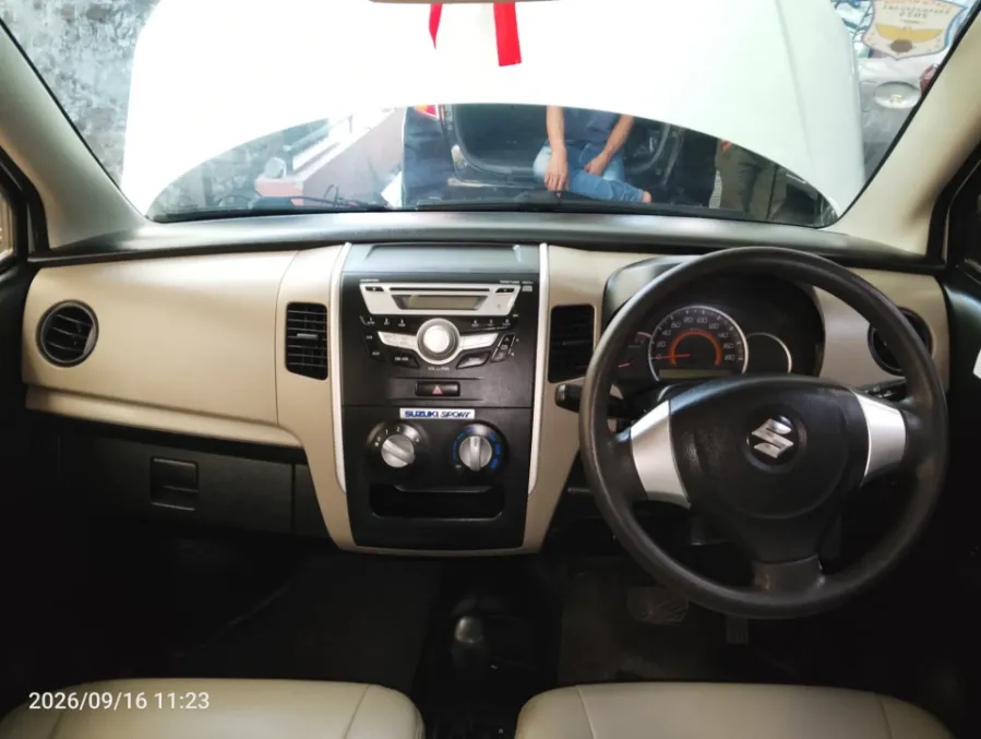 Foto Mobil Bekas Dashboard Suzuki Karimun Wagon R 1.0 tahun 2019
