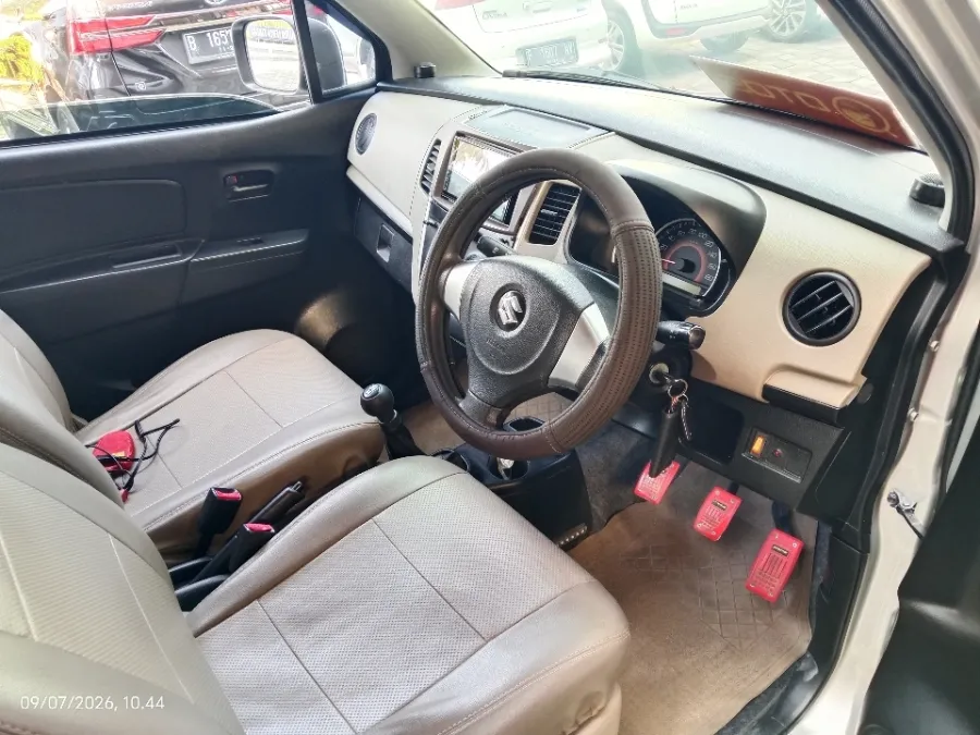 Foto Mobil Bekas Kabin Depan Suzuki Karimun Wagon R 1.0 GL tahun 2017