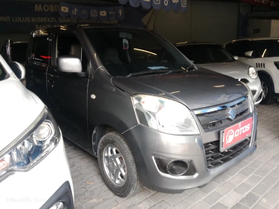 Foto Mobil Bekas Kanan Depan Suzuki Karimun Wagon R 1.0 GL tahun 2020