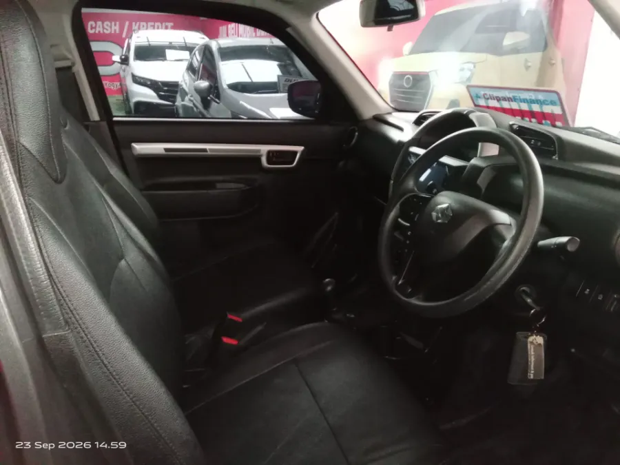 Foto Mobil Bekas Kabin Depan Suzuki S-Presso 1.0 MT tahun 2024