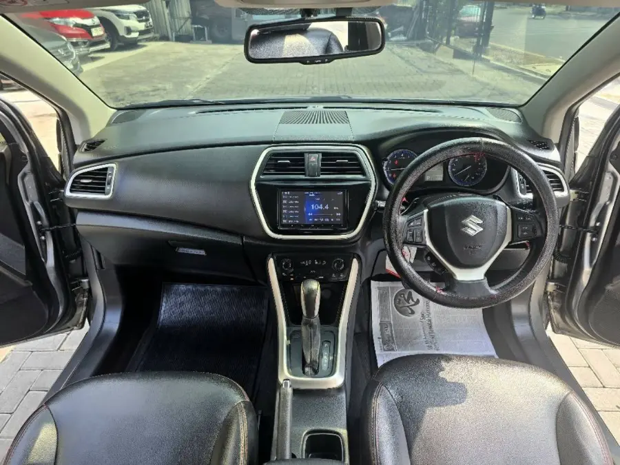 Foto Mobil Bekas Dashboard Suzuki SX4 S-Cross 1.5 tahun 2016
