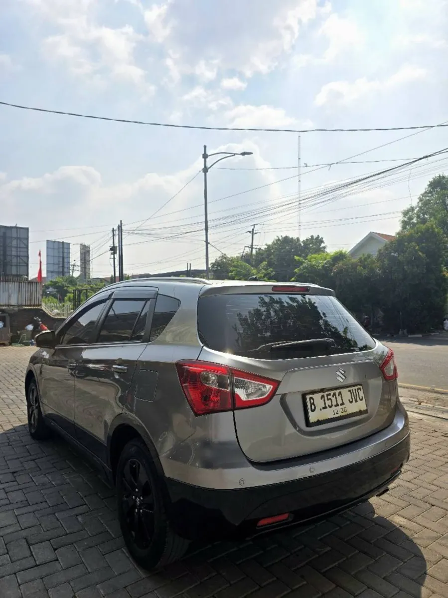 Foto Mobil Bekas Kiri Belakang Suzuki SX4 S-Cross 1.5 tahun 2016