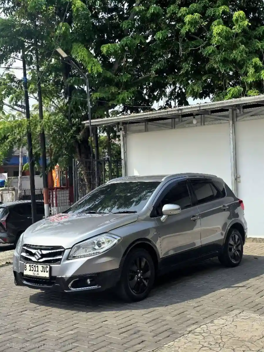 Foto Mobil Bekas Tampak Belakang Suzuki SX4 S-Cross 1.5 tahun 2016