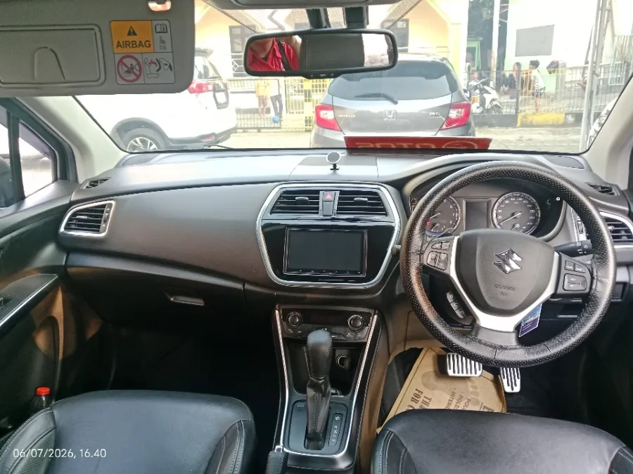 Foto Mobil Bekas Dashboard Suzuki SX4 S-Cross 1.5 tahun 2017