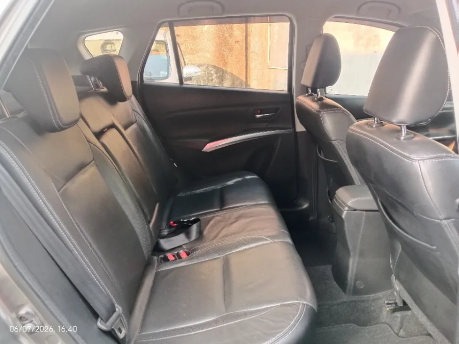 Foto Mobil Bekas Kabin Belakang Suzuki SX4 S-Cross 1.5 tahun 2017