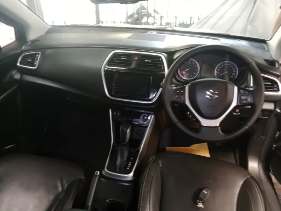 Foto Mobil Bekas Dashboard Suzuki SX4 S-Cross 1.5 tahun 2018