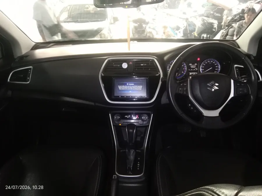 Foto Mobil Bekas Dashboard Suzuki SX4 S-Cross 1.5 tahun 2018
