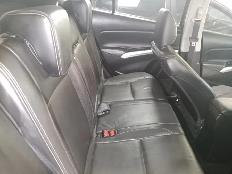 Foto Mobil Bekas Kabin Belakang Suzuki SX4 S-Cross 1.5 tahun 2018