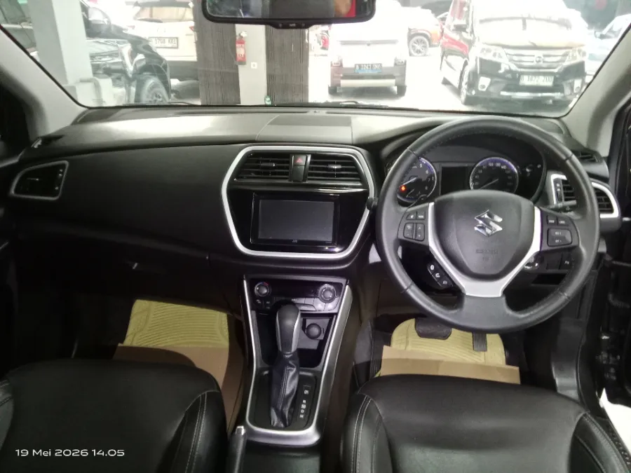 Foto Mobil Bekas Dashboard Suzuki SX4 S-Cross 1.5 tahun 2019