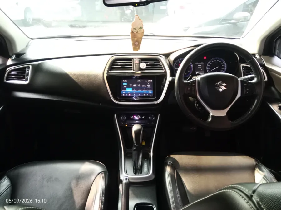 Foto Mobil Bekas Dashboard Suzuki SX4 S-Cross 1.5 tahun 2019