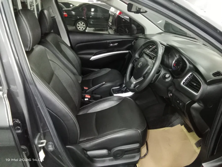 Foto Mobil Bekas Kabin Depan Suzuki SX4 S-Cross 1.5 tahun 2019