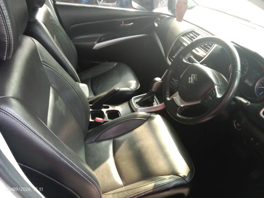 Foto Mobil Bekas Kabin Depan Suzuki SX4 S-Cross 1.5 tahun 2019
