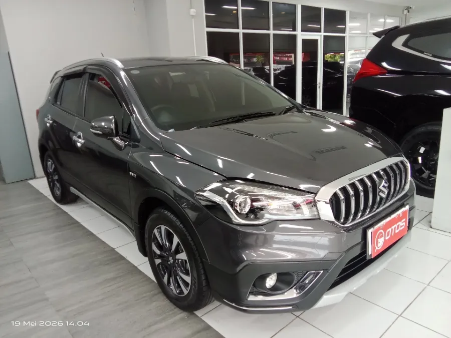 Foto Mobil Bekas Kanan Depan Suzuki SX4 S-Cross 1.5 tahun 2019