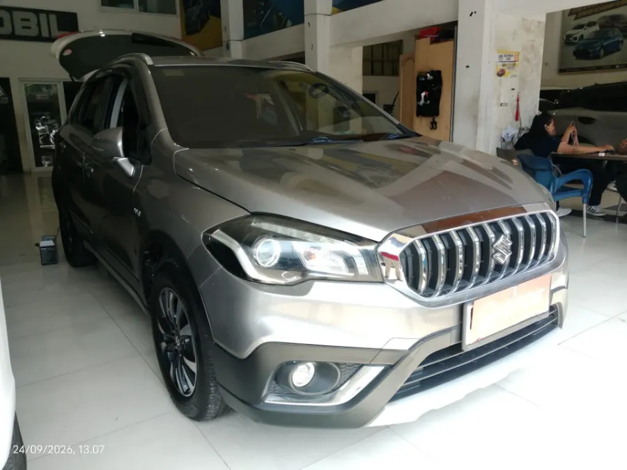 Foto Mobil Bekas Kanan Depan Suzuki SX4 S-Cross 1.5 tahun 2019