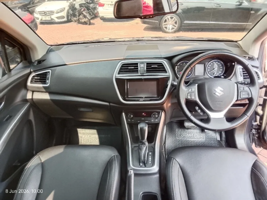 Foto Mobil Bekas Dashboard Suzuki SX4 S-Cross 1.5 tahun 2022