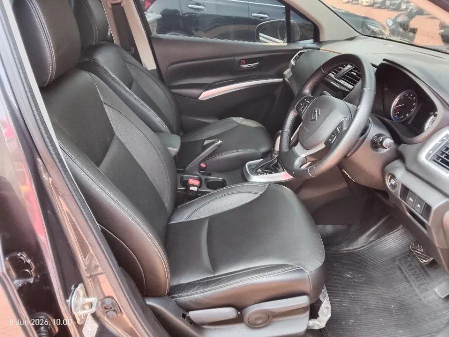 Foto Mobil Bekas Kabin Depan Suzuki SX4 S-Cross 1.5 tahun 2022