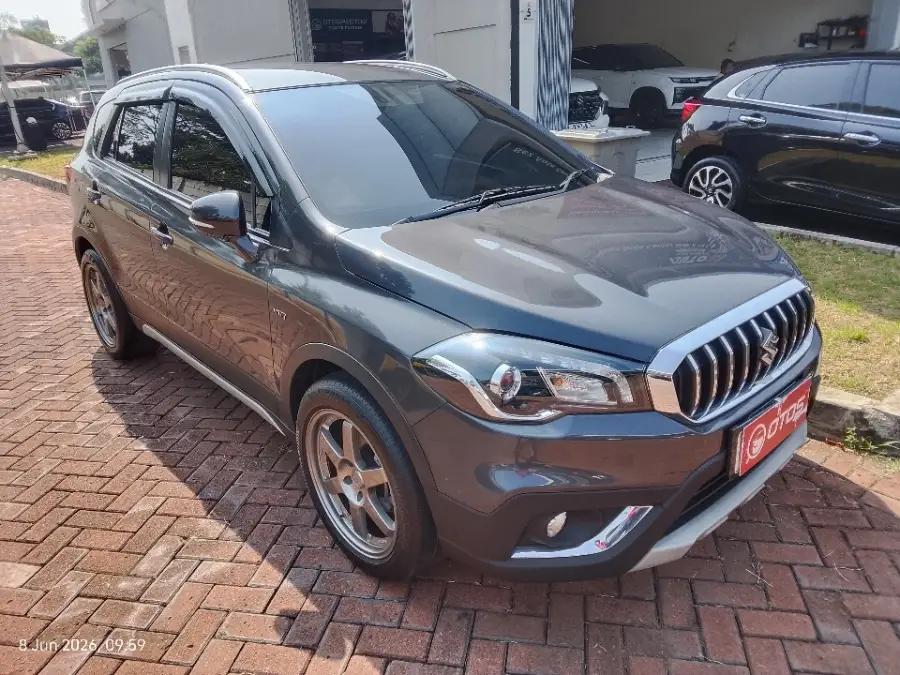 Foto Mobil Bekas Kanan Depan Suzuki SX4 S-Cross 1.5 tahun 2022