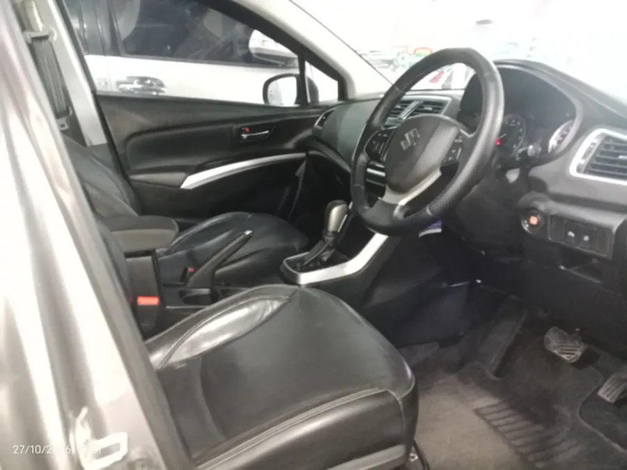 Foto Mobil Bekas Kabin Depan Suzuki SX4 S-Cross 1.5 AKK tahun 2018