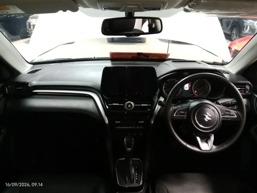 Foto Mobil Bekas Dashboard Suzuki Vitara 1.5 tahun 2023