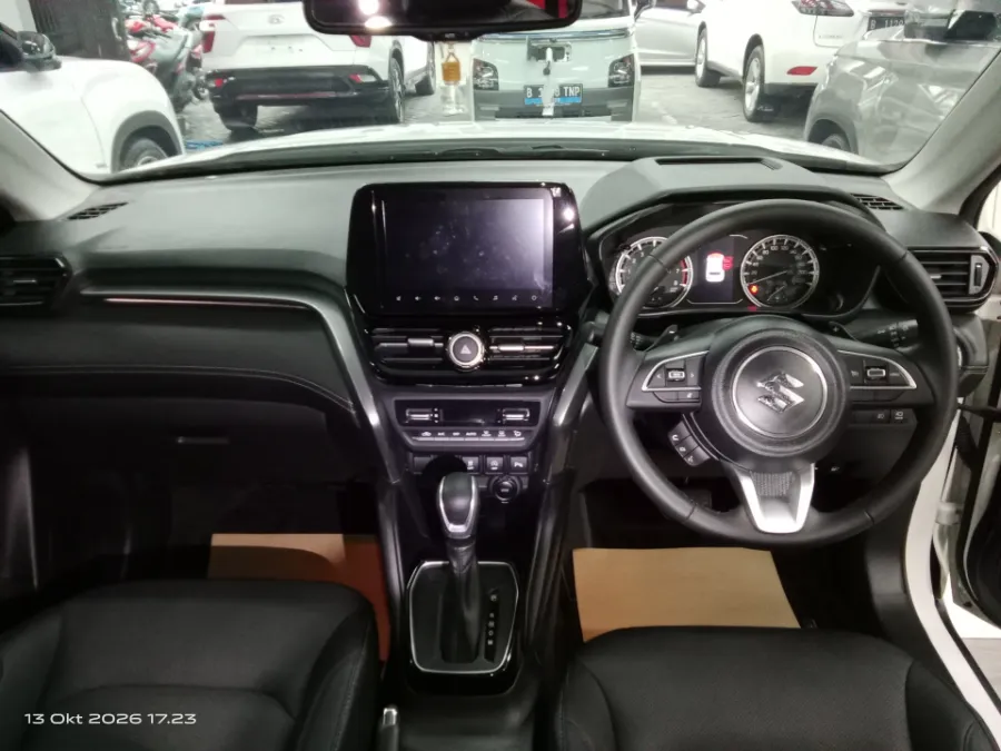 Foto Mobil Bekas Dashboard Suzuki Vitara 1.5 tahun 2024