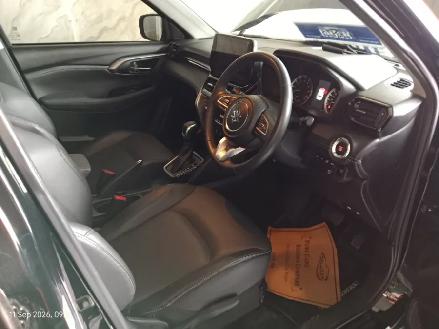 Foto Mobil Bekas Kabin Depan Suzuki Vitara 1.5 tahun 2024