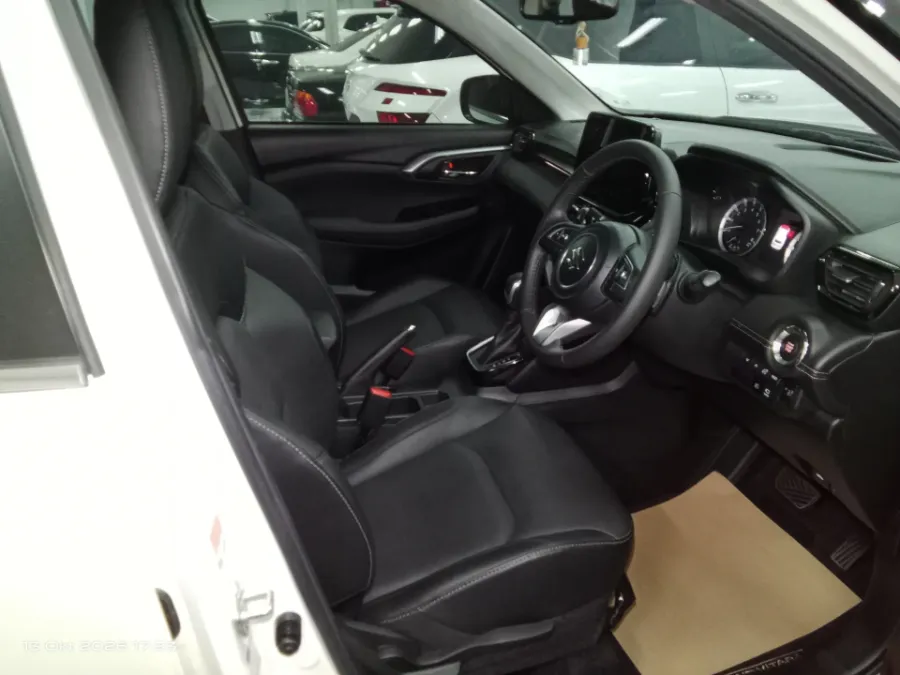 Foto Mobil Bekas Kabin Depan Suzuki Vitara 1.5 tahun 2024